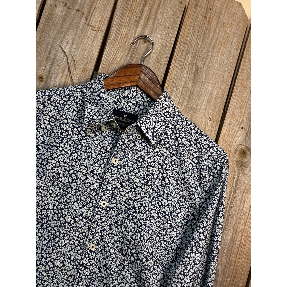 American Eagle Outfitters Mens Blue Floral Button Down Shirt Classic Fit Medium